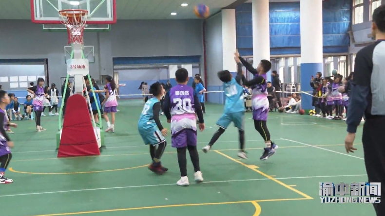 渝中区第二届中小学生三人制篮球比赛开赛 近600名“篮球小将”球技展风采秀